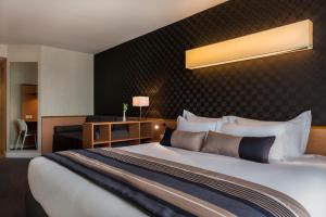 Best Western Plus Paris Saclay (Ex: Val De Bièvre) - Accommodations and Amenities