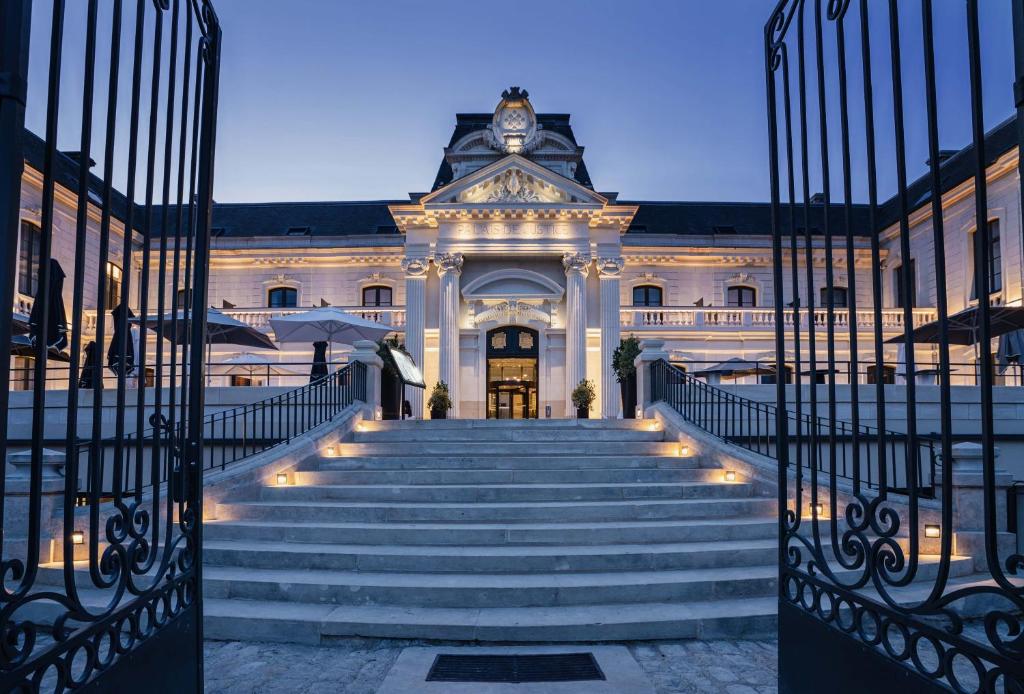 Best Western Premier Hotel De La Cite Royale - Excellent Location