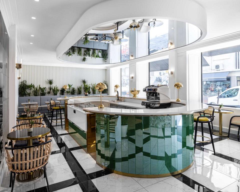 Best Western Premier Hotel Roosevelt - Ideal Location and Accessibility