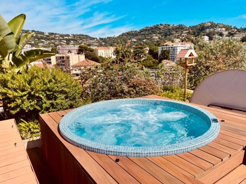Best Western Premier Le Patio Des Artistes Wellness Jacuzzi - Room Amenities