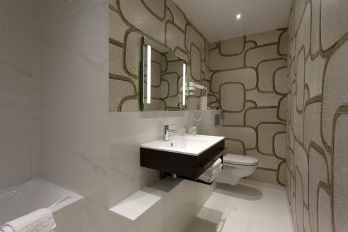 Best Western Ronceray Opera - Guest Experiences and Ratings