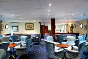 Boat Hotel at Dock Le Chardonnay - Amenities and Services