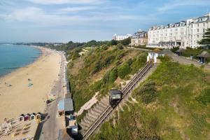 Bournemouth Highcliff Marriott Hotel - Convenient Location and Accessibility