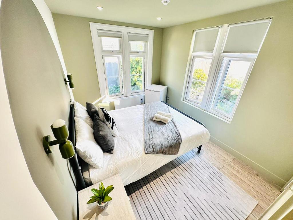 Boutique Ensuite Room Like Hotel - Room Features and Amenities