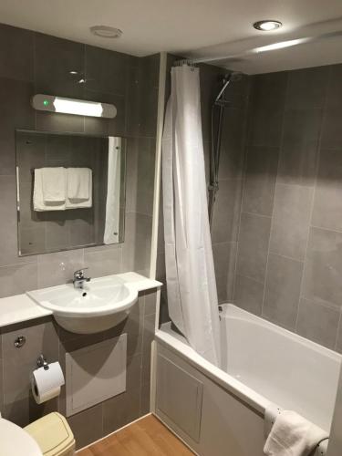 Britannia International Hotel Canary Wharf - Accommodations