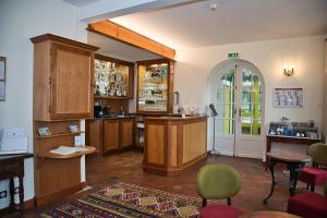 Chateau De La Rozelle - Location and Accessibility