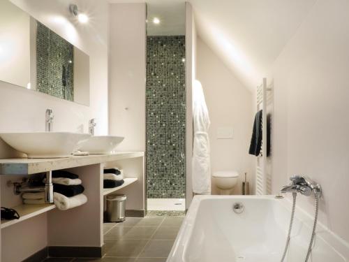 Château Les Merles and Its Villas - Accommodation Options