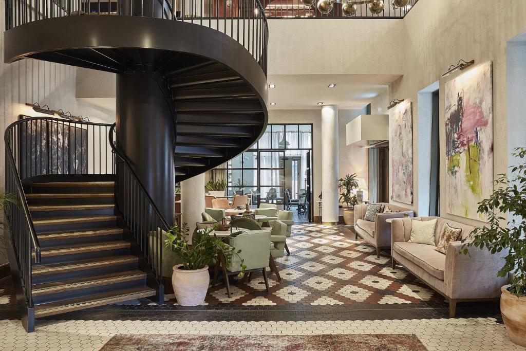 Clayton Hotel Cambridge - Location and Accessibility