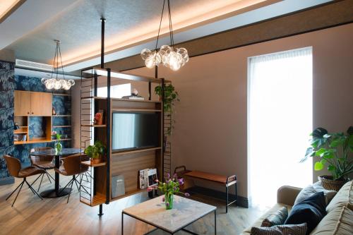 Clayton Hotel City of London - Location & Accessibility