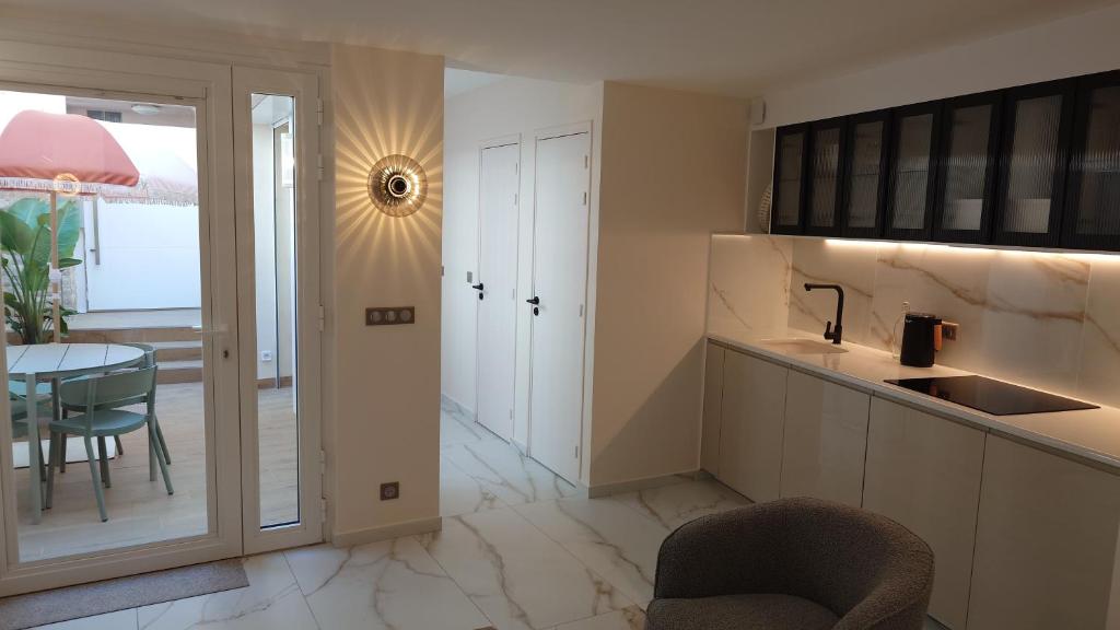 Club Inn Apartment - Nearby Attractions