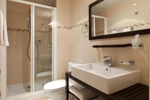 Cosmotel Hotel - Amenities and Services