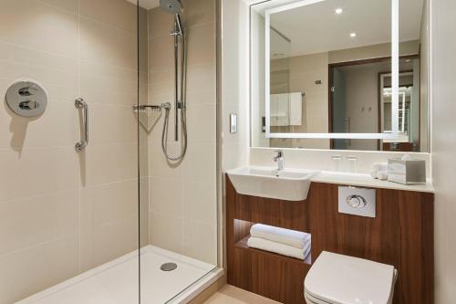 Courtyard by Marriott London City Airport - Facilities and Amenities