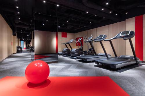 Courtyard by Marriott Shin-Osaka Station - Location and Accessibility