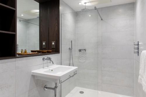 COVE Cannon Street - Location Highlights