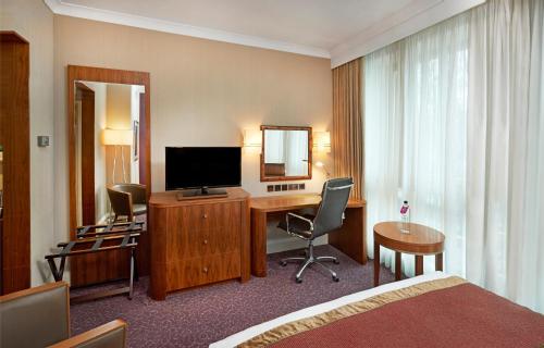 Crowne Plaza London Ealing, an IHG Hotel - Amenities and Facilities