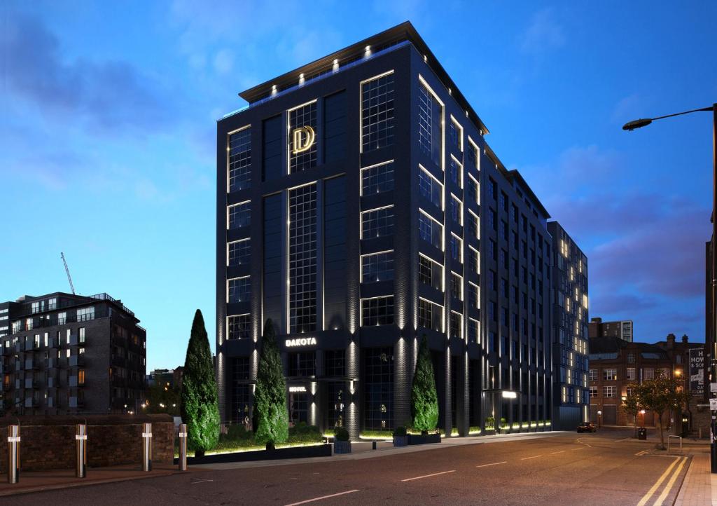 Dakota Manchester Review