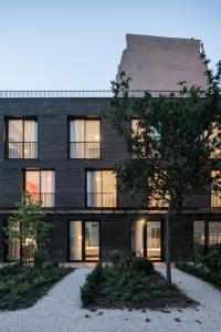 Deskopolitan House - Convenient Location