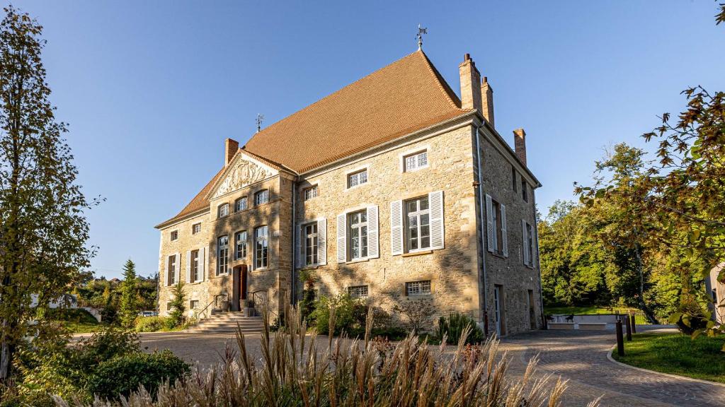 Domaine De Dolomieu Hotel & Spa - BW Premier Collection - Nearby Attractions and Accessibility