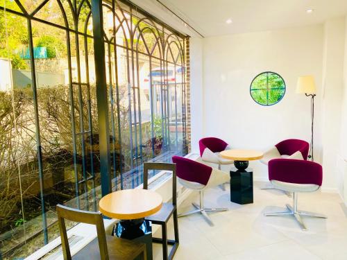 Dorsay Hotel - Amenities and Services