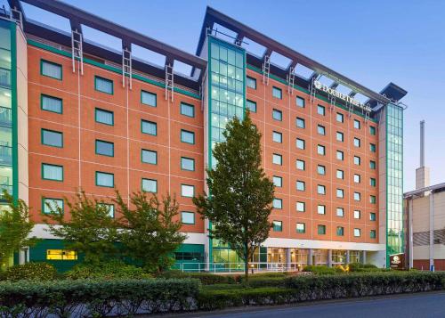 DoubleTree by Hilton Woking - Facilities and Amenities