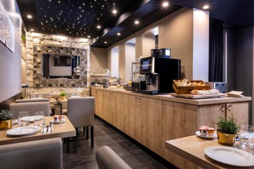 Dream Hotel Opera & Spa - Room Types and Amenities