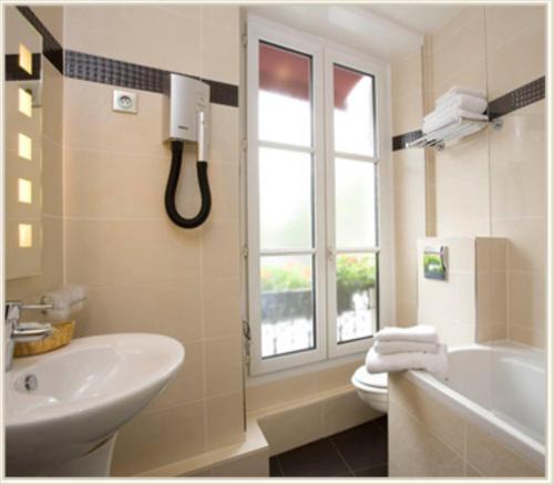 Eiffel Kennedy - Guest Experiences