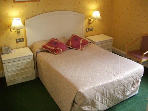 Elstead Hotel - Accommodation Options and Amenities
