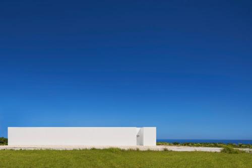 EMIL NAKIJIN - Architectural Marvels and Breathtaking Views