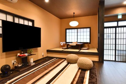 F, C, (H/F) 5 3 5 Wave Speed · Pole Shelter - Guest Experience