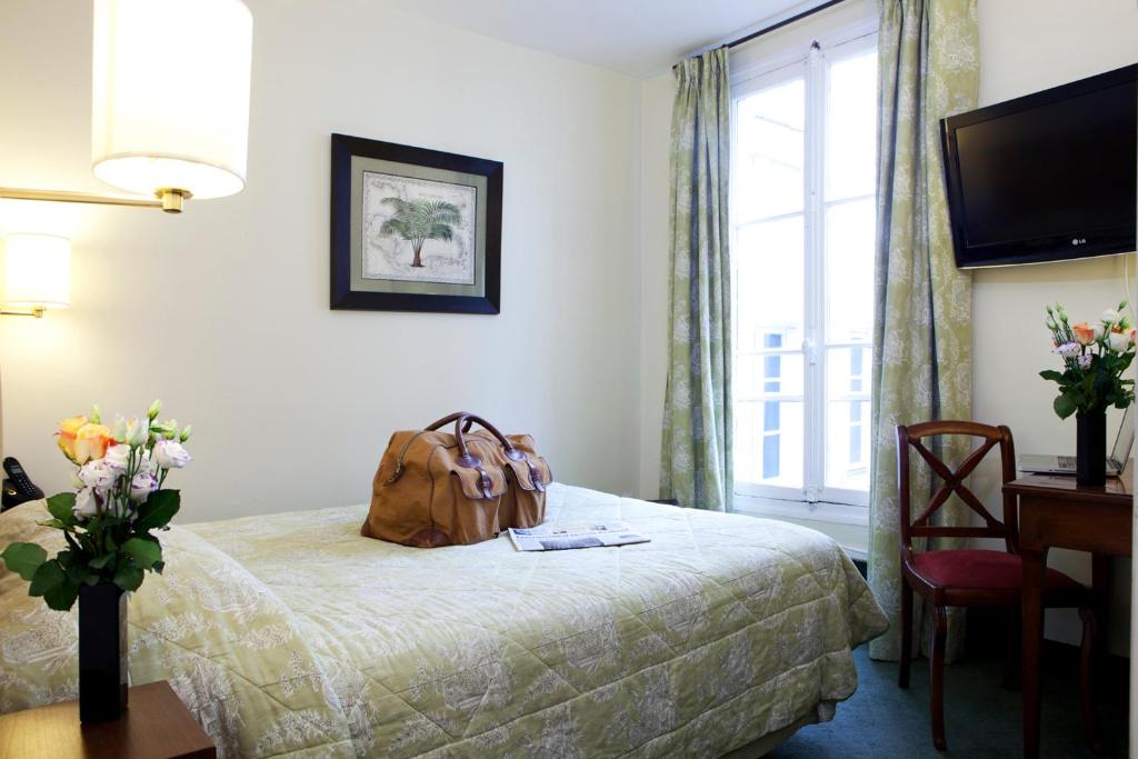 France Louvre - Hotel Amenities and Services