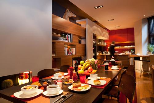 FredHotel - Amenities and Services