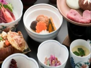 Frontier Sunrise - Room Types and Amenities