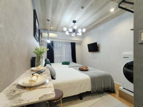 G22 New Inn, Shinjuku Center, 5 Mins to Station, Max 3 Direct Access to Shinjuku, With a Hot Spring Bath and Rooftop Terrace, Original Inn With a Wooden Vibe - Good To Know