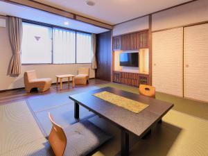 Gion Shinmonso - Location and Accessibility