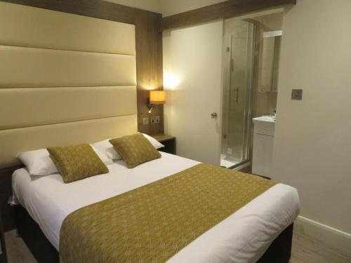 Glendale Hyde Park Hotel - Guest Ratings and Reviews