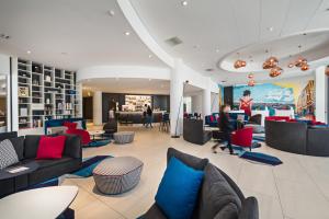 Golden Tulip Marseille Euromed - Rooms and Accommodations