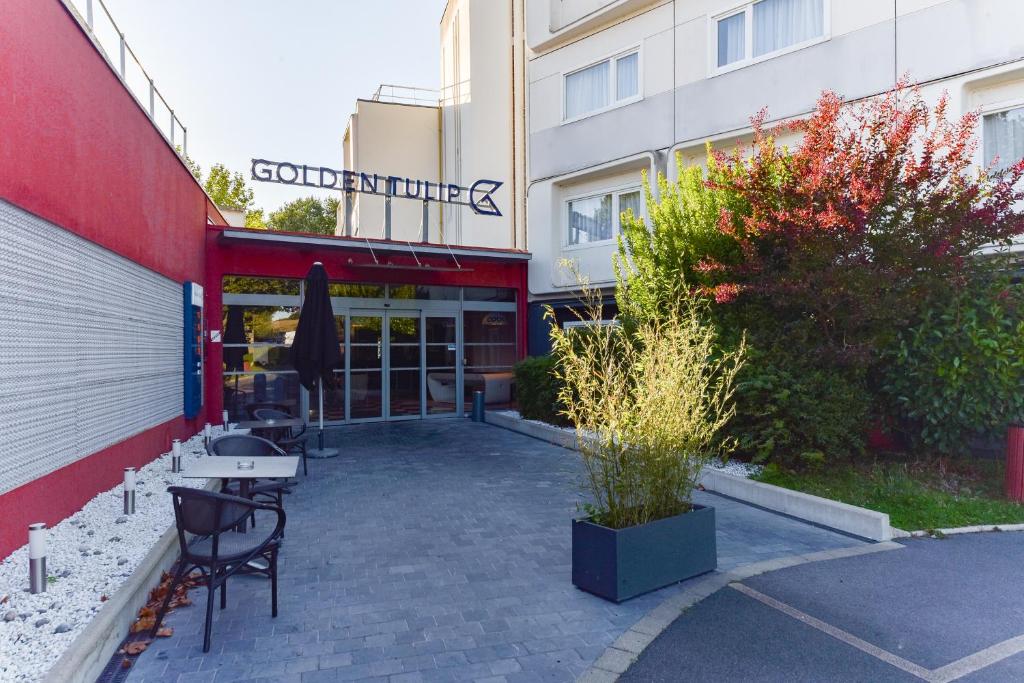 Golden Tulip Roissy Saint Witz - Location and Proximity