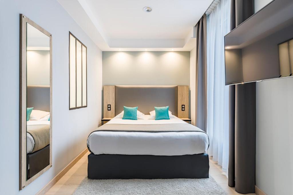 Grand Hotel Clichy Paris - Amenities and Services Offered