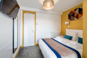Grand Hotel Des Gobelins - Location and Accessibility