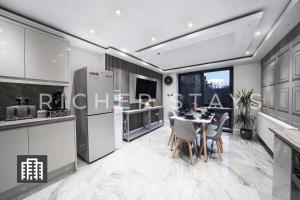 Hackney Suites - En-Suite Rooms & Amenities - Location Highlights