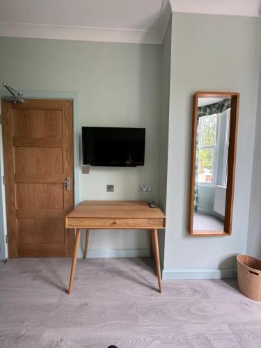 Hamilton Court Hotel - Convenient Location