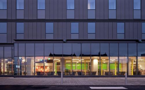 Hampton By Hilton Leeds City Centre - Amenities and Services