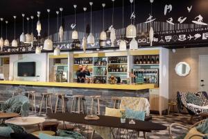 Hampton By Hilton Paris Clichy - Amenities and Services