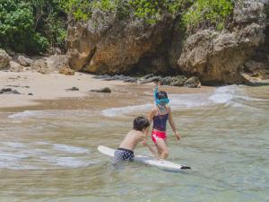 Hideout Okinawa Uruma - Outdoor Pool and Terrace