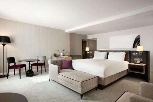 Hilton London Angel Islington - Amenities and Services