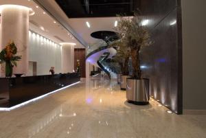 Hilton Manchester Deansgate - Spacious Rooms and Amenities