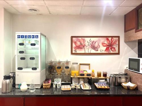 Hipotel Paris Belgrand Mairie Du 20TH - Guest Reviews and Ratings