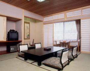 Hiratakan - Key Amenities