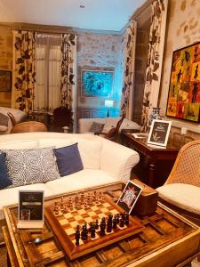 Hob Montespan Talleyrand - Location and Guest Experience