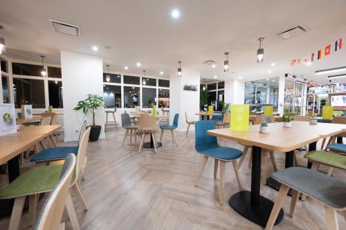 Holiday Inn Calais-Centre, an IHG Hotel - Accommodation Options